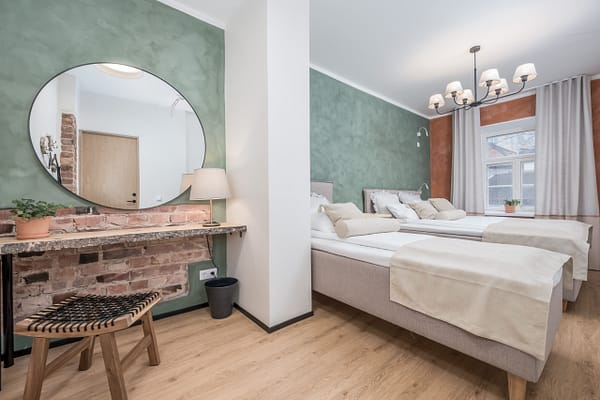 struktuurne marmor-lubivärv + kaseiinlasuur Boho Guesthouse