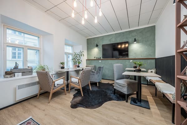 struktuurne marmor-lubivärv + kaseiinlasuur Boho Guesthouse